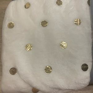 Nordstrom at Home Bedding - Brand New Nordstrom Rack Gold Polka Dot Blanket Nordstrom at Home Bedding - Brand New Nordstrom Rack Gold Polka Dot Blanket